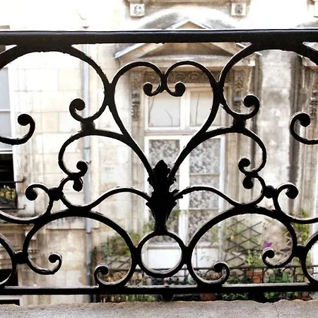Key To - Fairytale View, 2 Bd + Elevator Apartment Bordeaux